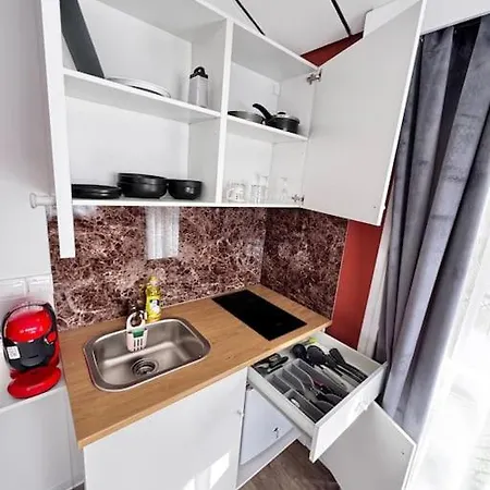 Modern Nr 10 Private Kitchenette And Bathroom *