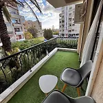 Modern Nr 10 Private Kitchenette And Bathroom