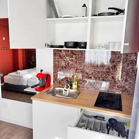 Modern Nr 10 Private Kitchenette And Bathroom Apartment