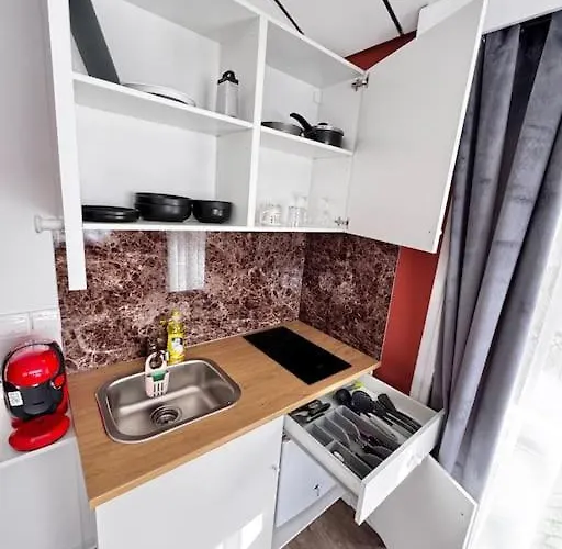 Modern Nr 10 Private Kitchenette And Bathroom *