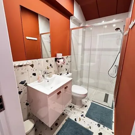Апартаменты Modern Nr 10 Private Kitchenette And Bathroom *